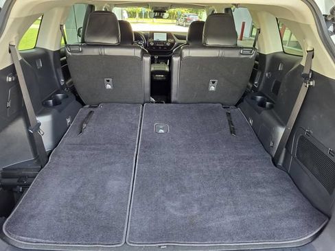 Used 2023 Toyota Highlander XLE FWD image 14