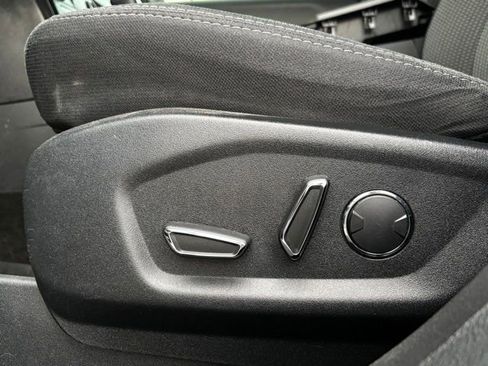 Used 2017 Ford Explorer XLT image 12