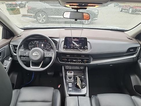 Used 2023 Nissan Rogue SV w/ SV Premium B Package FWD image 6