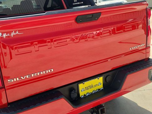Used 2020 Chevrolet Silverado 1500 Custom w/ Custom Value Package AWD/4WD image 28