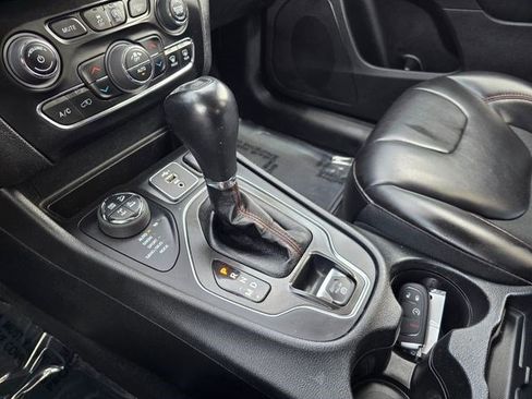 Used 2022 Jeep Cherokee Trailhawk w/ Sound & Nav Group AWD/4WD image 33