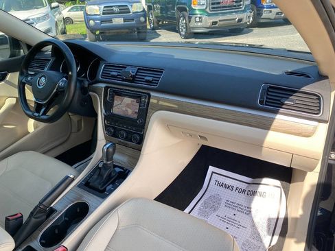 Used 2018 Volkswagen Passat 2.0T SE image 27