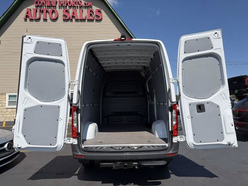 Used 2024 Mercedes-Benz Sprinter 2500 image 31