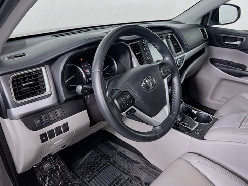 Used 2019 Toyota Highlander XLE w/ Protection Package #3 AWD/4WD image 9