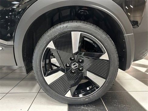 New 2025 Nissan Kicks SR w/ Illumination Package AWD/4WD image 7