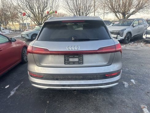 Used 2021 Audi e-tron Premium w/ Towing Package image 5