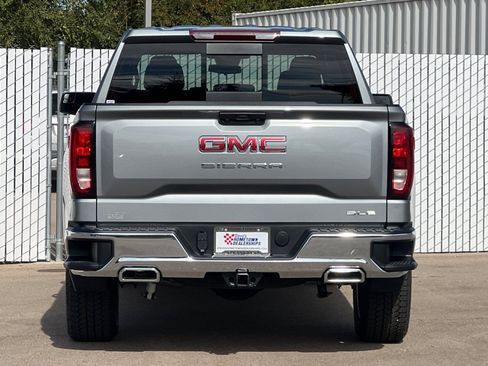 New 2026 GMC Sierra 1500 SLE image 5