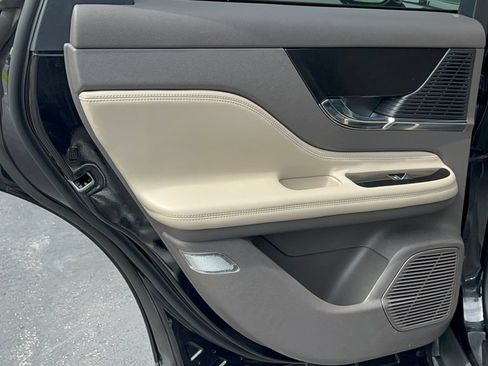 Used 2021 Lincoln Corsair AWD image 33