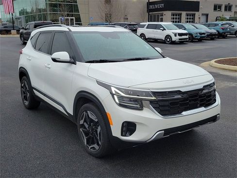 Used 2024 Kia Seltos SX w/ SX Sunroof Package image 3