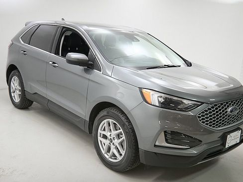 Used 2024 Ford Edge SEL image 4
