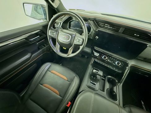 Used 2024 GMC Sierra 1500 AT4 w/ Technology Package AWD/4WD image 9