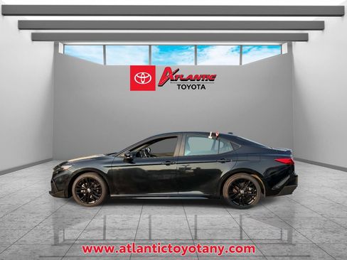 Used 2025 Toyota Camry SE FWD image 4