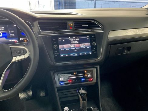 Used 2023 Volkswagen Tiguan SE AWD/4WD image 18