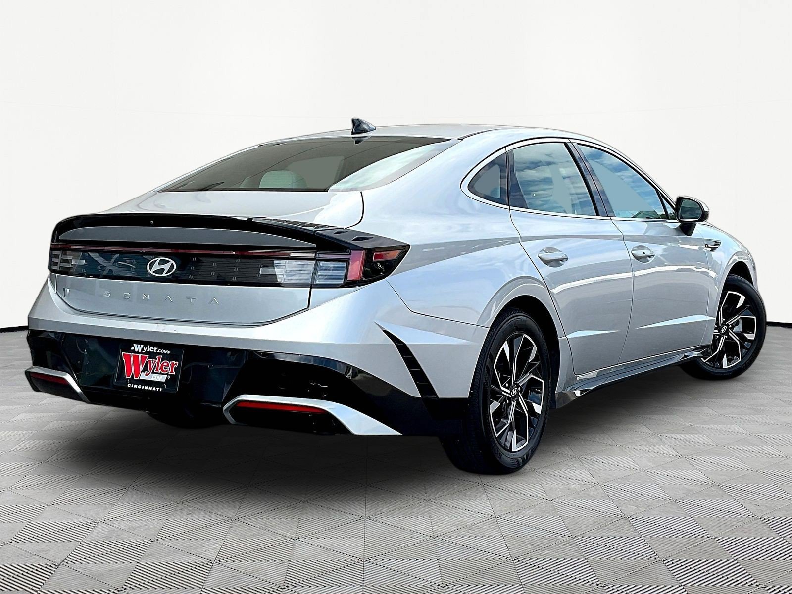 Used 2025 Hyundai Sonata SEL FWD image 6