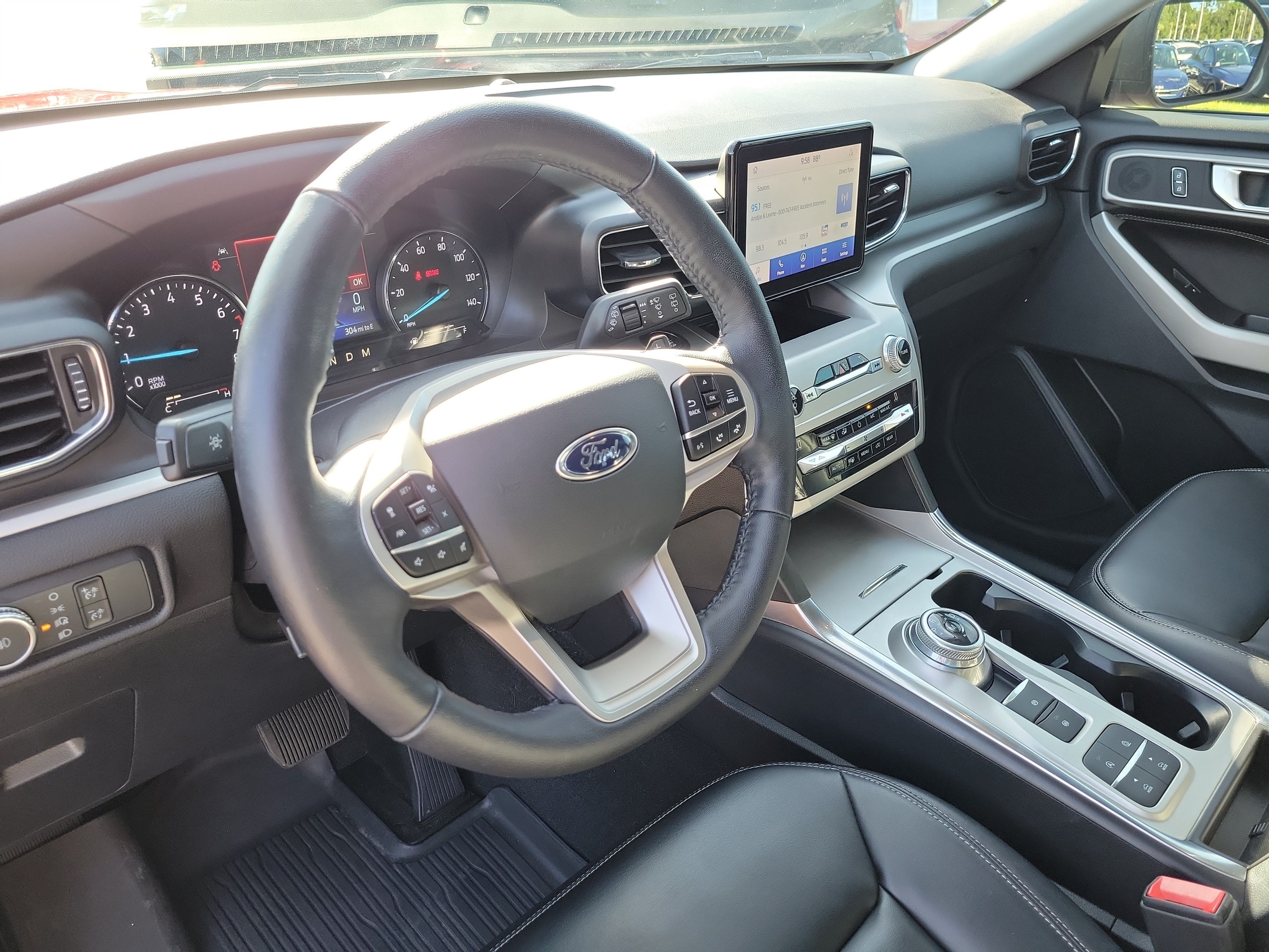 Used 2021 Ford Explorer XLT w/ Equipment Group 202A RWD image 23