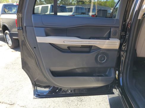 Used 2022 Ford Expedition Max Limited image 25