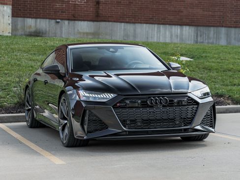 Used 2023 Audi RS 7 Sportback w/ Carbon Optic Package AWD/4WD image 2