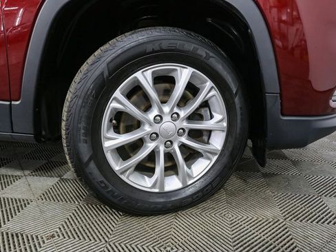 Used 2019 Jeep Cherokee Latitude w/ Cold Weather Group image 15