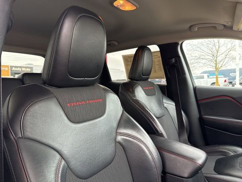 Used 2018 Jeep Cherokee Trailhawk w/ Cold Weather Group image 39