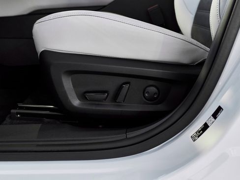 New 2026 Mitsubishi Outlander SE image 23