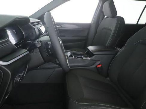 Used 2025 Jeep Grand Cherokee L Laredo w/ Luxury Tech Group I image 16