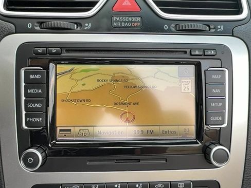 Used 2010 Volkswagen Eos Lux FWD image 8