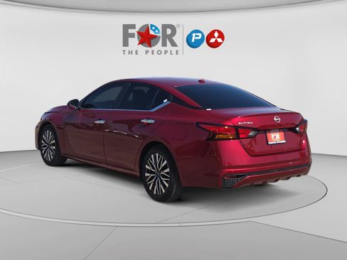 Used 2025 Nissan Altima 2.5 SV FWD image 3