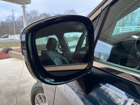 Used 2024 Chrysler Pacifica Touring-L image 40