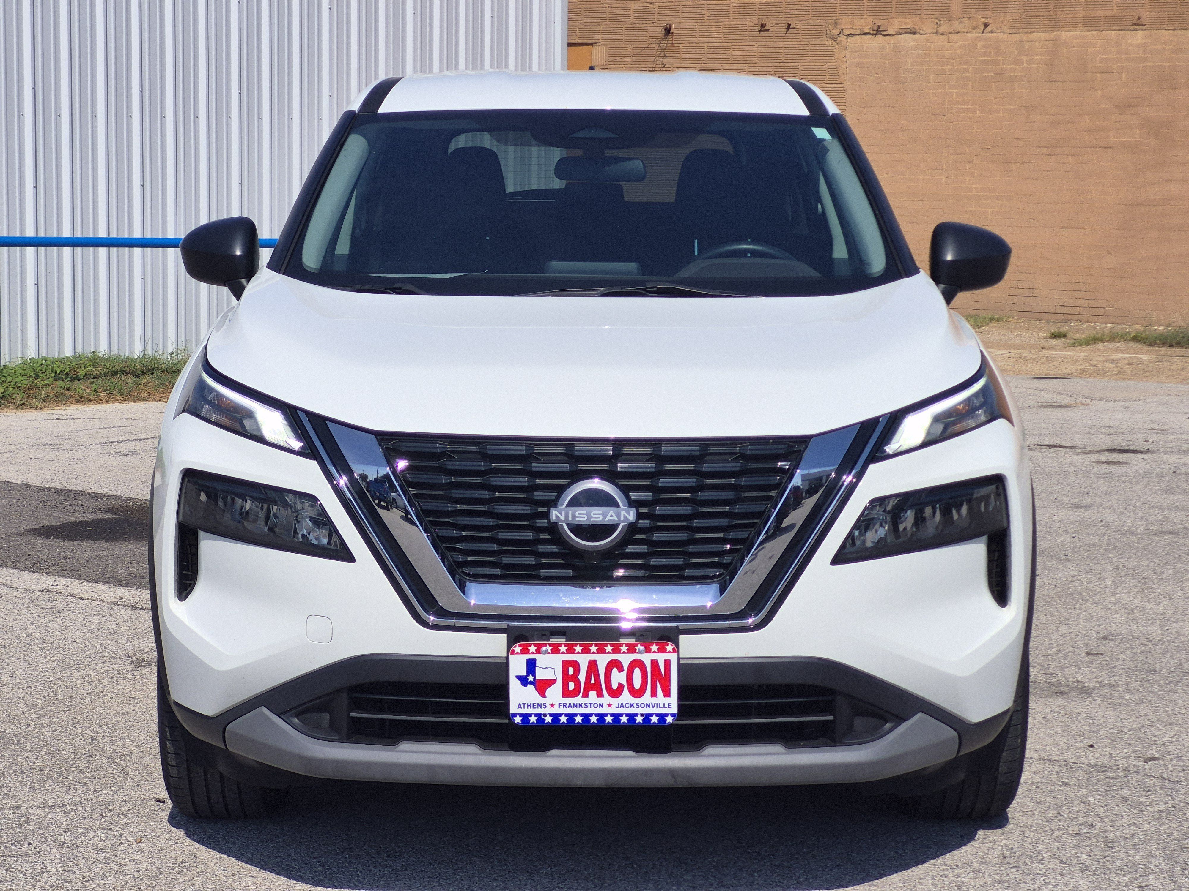 Used 2023 Nissan Rogue S AWD/4WD image 2