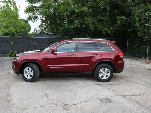 Used 2016 Jeep Grand Cherokee Laredo w/ Quick Order Package 23E image 2