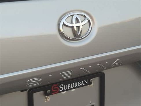 Used 2020 Toyota Sienna XLE image 13