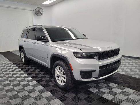 Used 2023 Jeep Grand Cherokee L Laredo AWD/4WD image 13