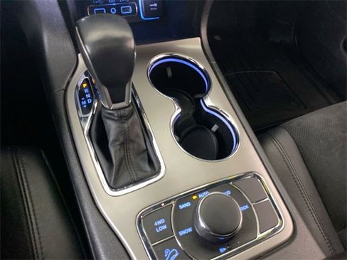 Used 2022 Jeep Grand Cherokee Laredo X image 41