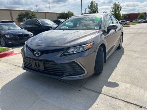 Used 2024 Toyota Camry LE w/ Convenience Package FWD image 7