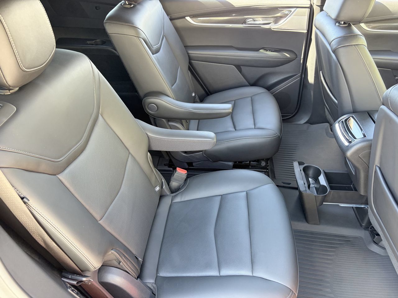 Used 2021 Cadillac XT6 Sport w/ LPO, ONYX Package AWD/4WD image 13