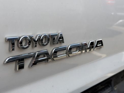 Used 2014 Toyota Tacoma PreRunner w/ SR5 Package RWD image 8