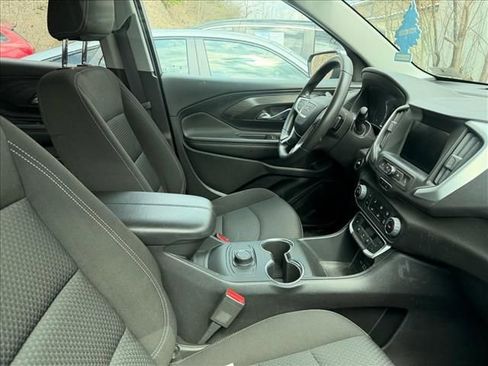 Used 2023 GMC Terrain SLE image 3