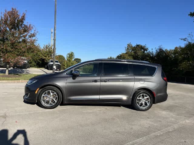 Used 2018 Chrysler Pacifica Limited w/ Advanced Safetytec Group FWD image 5