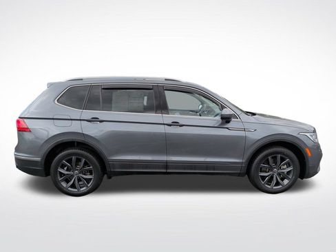 Used 2022 Volkswagen Tiguan SE AWD/4WD image 9