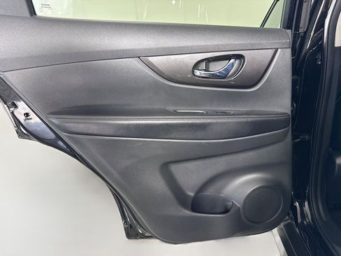 Used 2019 Nissan Rogue SV AWD/4WD image 26