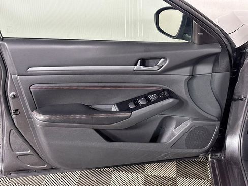 Used 2023 Nissan Altima 2.5 SR image 10