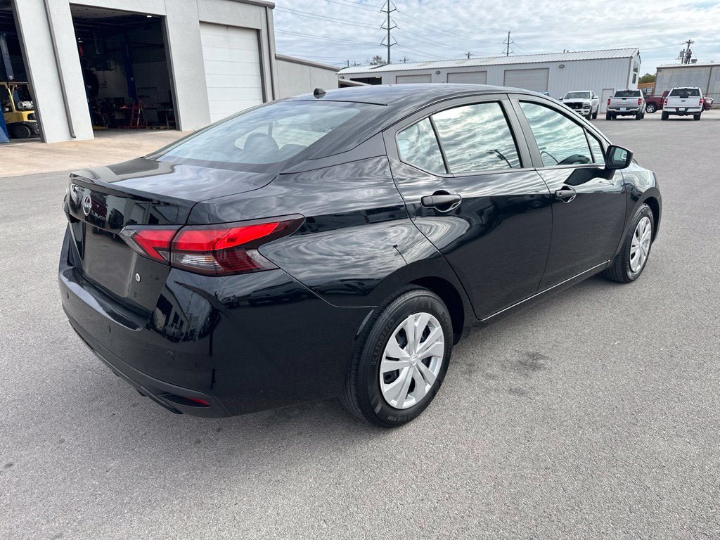 Used 2025 Nissan Versa S FWD image 5