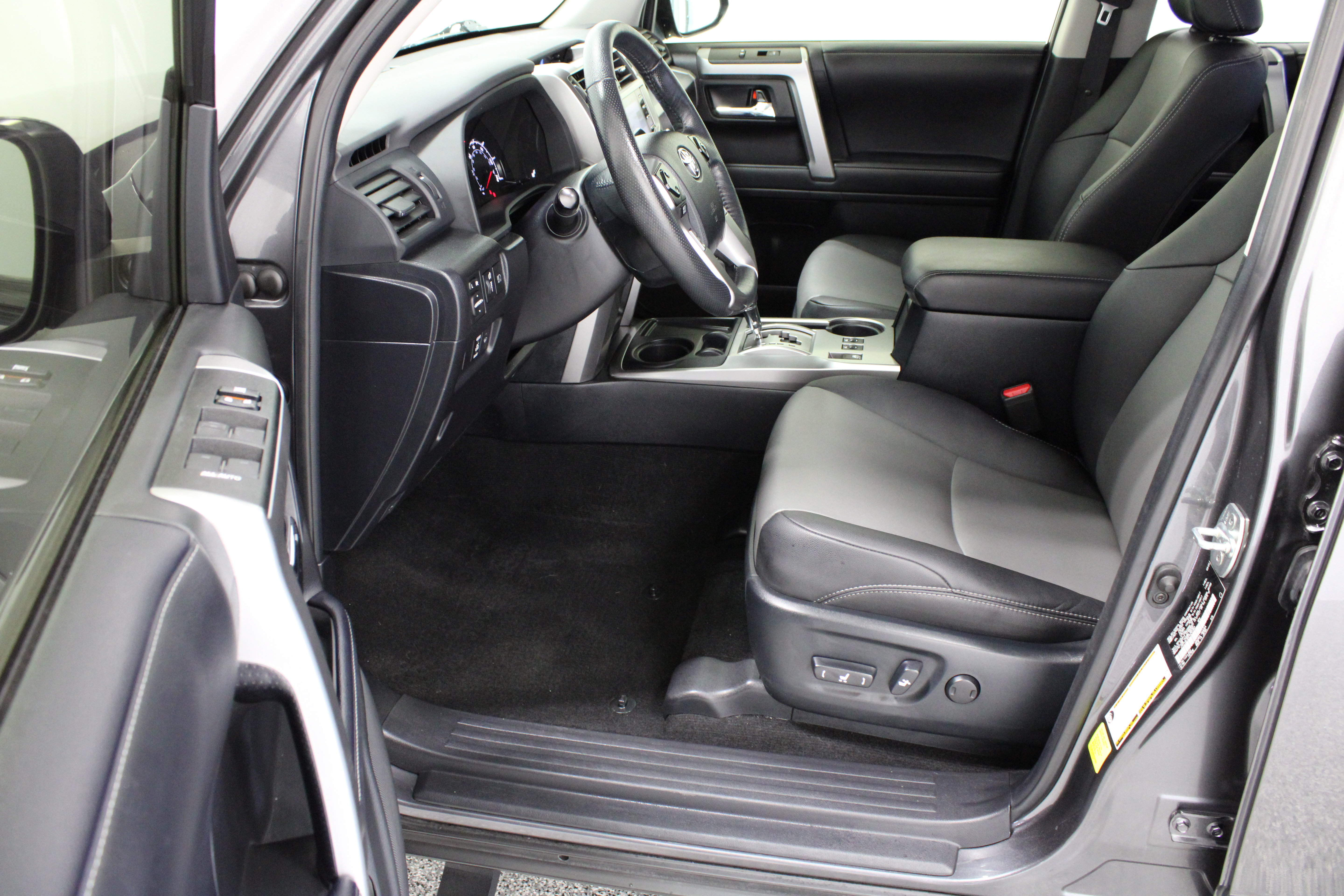 Used 2023 Toyota 4Runner SR5 Premium w/ Moonroof Package RWD image 14