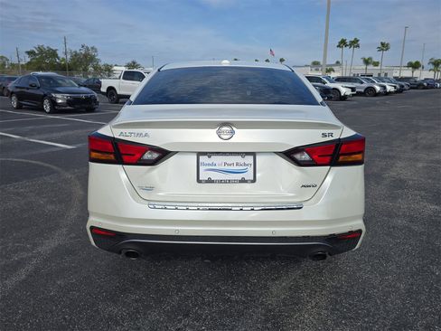 Used 2020 Nissan Altima 2.5 SR w/ Premium Package image 5