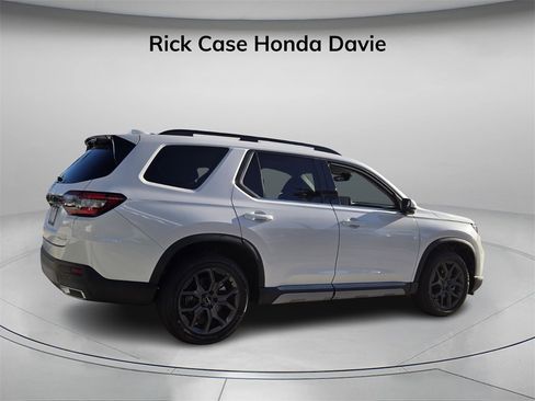 Used 2024 Honda Pilot Touring image 7
