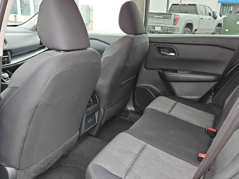 Used 2025 Nissan Rogue SV AWD/4WD image 16