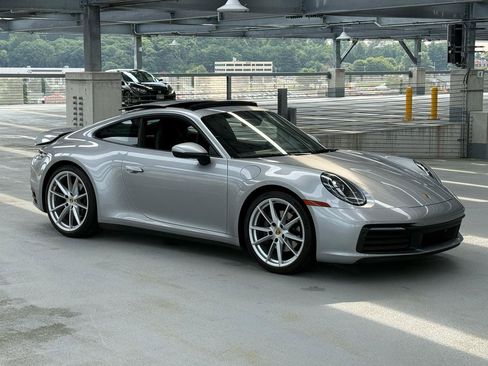 Used 2024 Porsche 911 Carrera w/ Premium Package RWD image 10