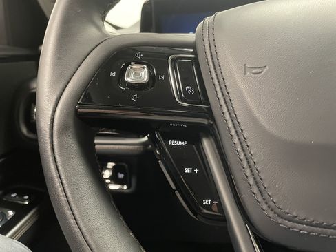 Used 2025 Lincoln Aviator AWD w/ Jet Appearance Package image 16