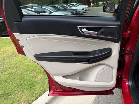Used 2020 Ford Edge Titanium FWD image 29