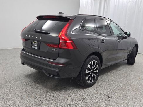 Used 2023 Volvo XC60 B5 Plus image 12